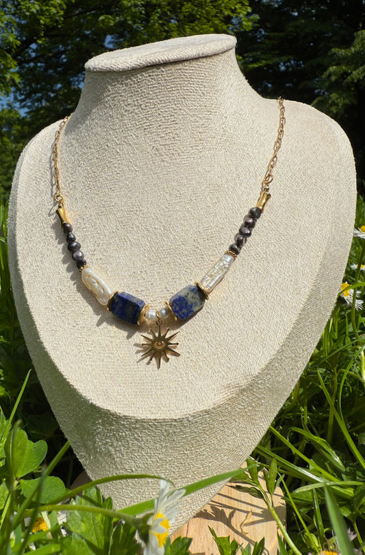 Pearlys' Night Necklace