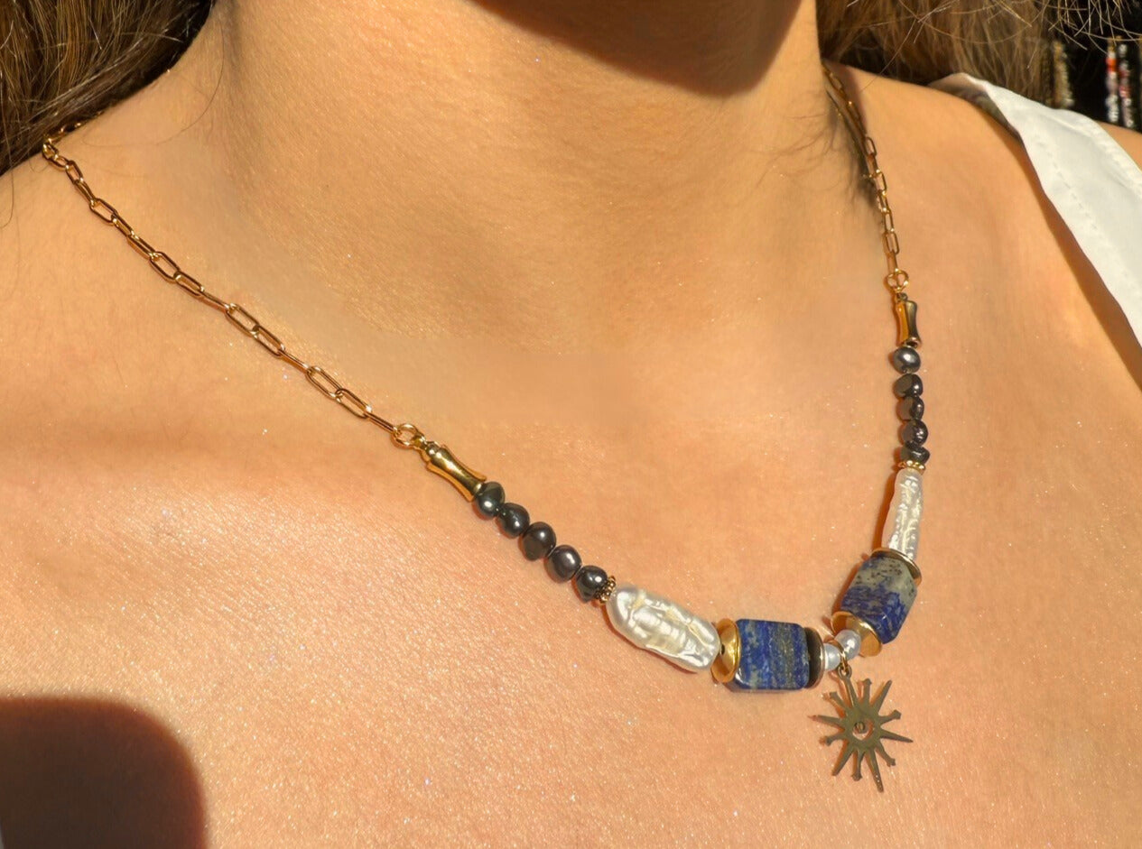 Pearlys' Night Necklace