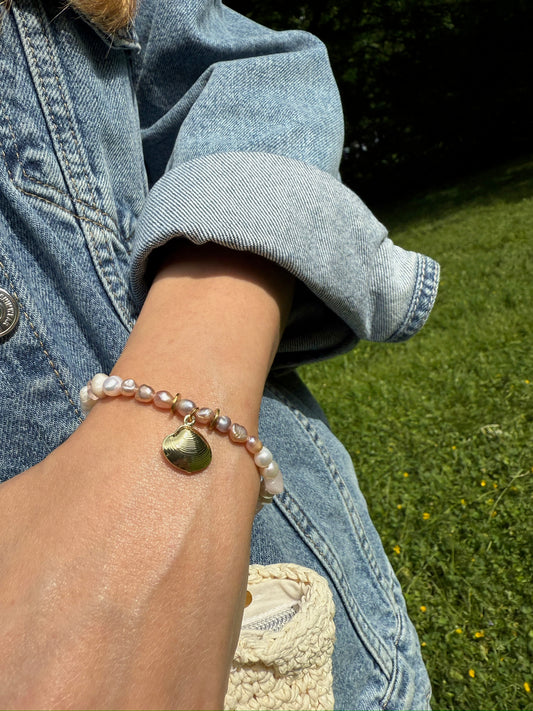 Pearlys' Seashell Bracelet